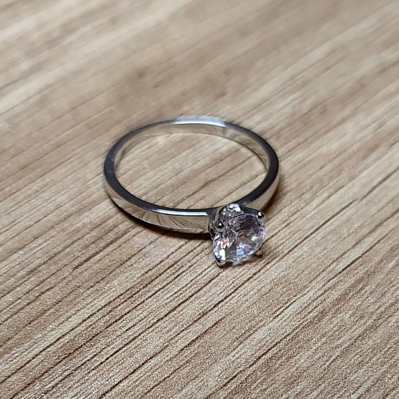 Cubic Zirconia Silver Ring Size 10 Simple  & Elegant Jewelry Women - Picture 2 of 4